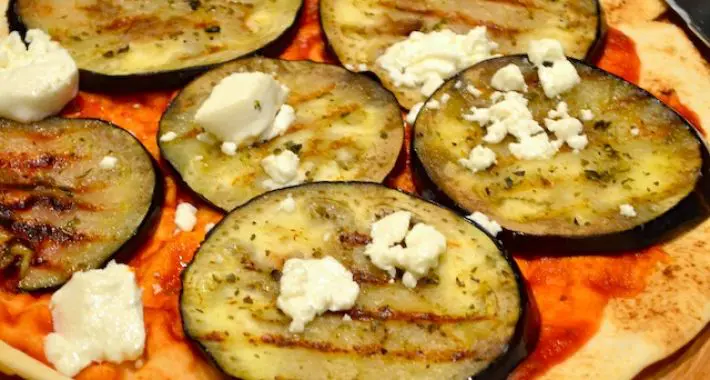 Platbrood met aubergine