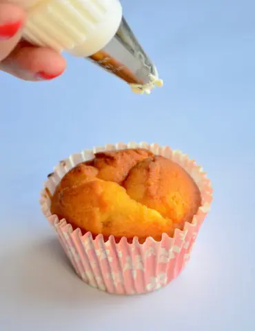 Toeven spuiten met botercrème Toeven spuiten met botercrème