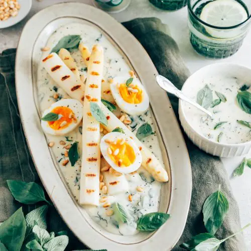 Gegrilde asperges met kruidenroomsaus