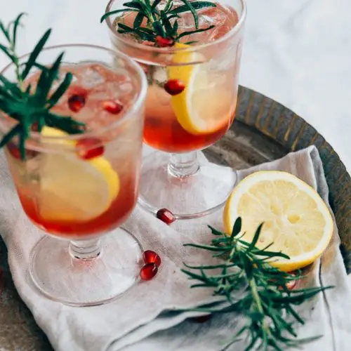 Lemon mocktail met granaatappel