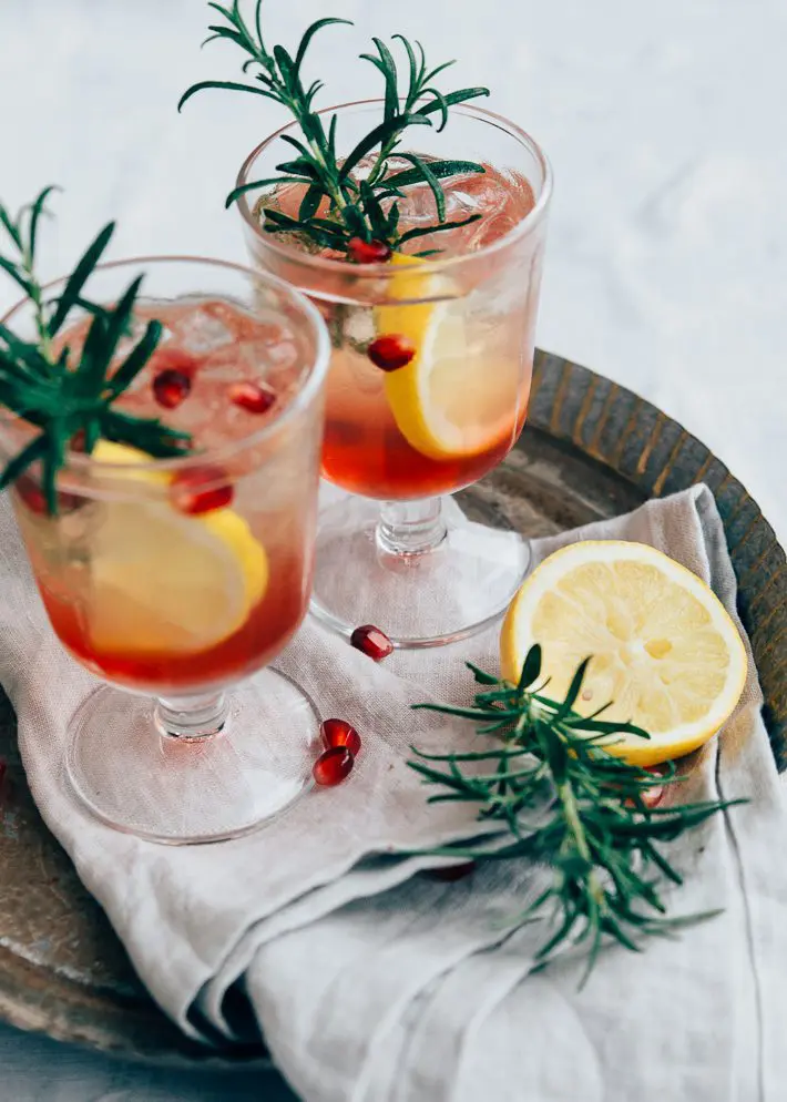 Lemon mocktail met granaatappel