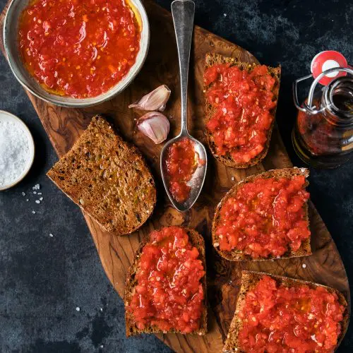 Pan con tomate
