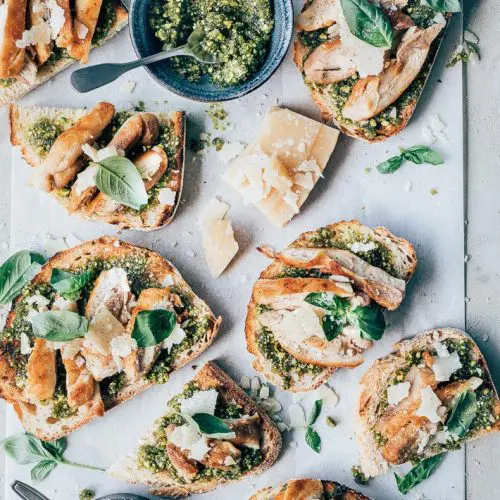 toast met pesto en kip