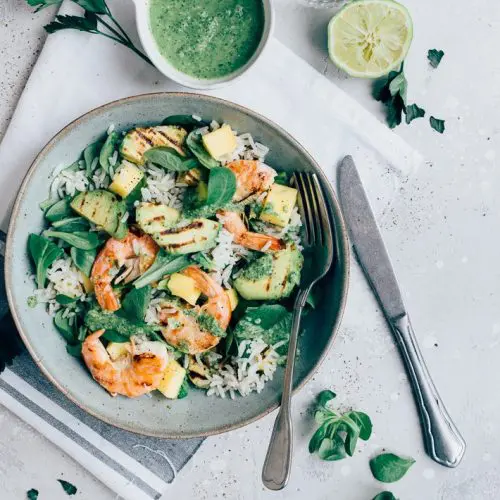 Salade met gegrilde avocado