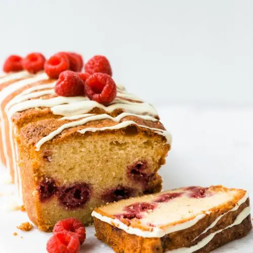 Cake met witte chocolade en frambozen