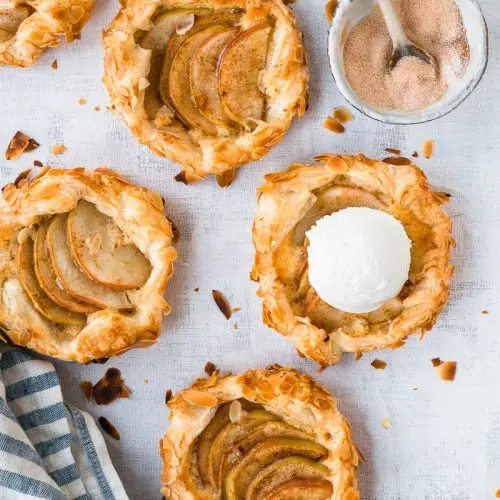 Mini appeltaartjes van bladerdeeg