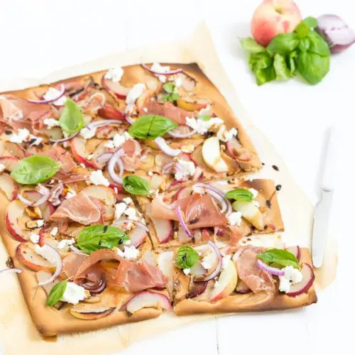 volkoren plaatpizza met perzik