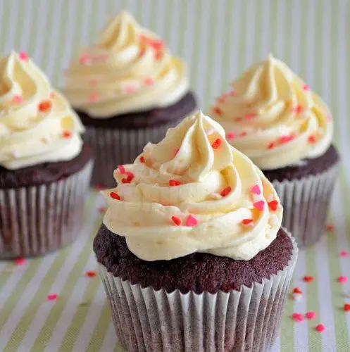 red-velvet-cupcakes
