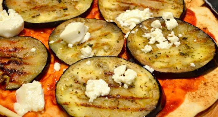 Platbrood met aubergine
