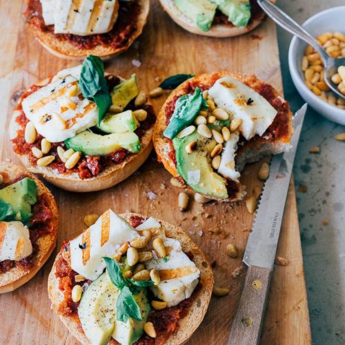 gegrilde Halloumi op brood