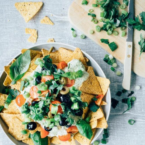 nachos met kikkererwtendip