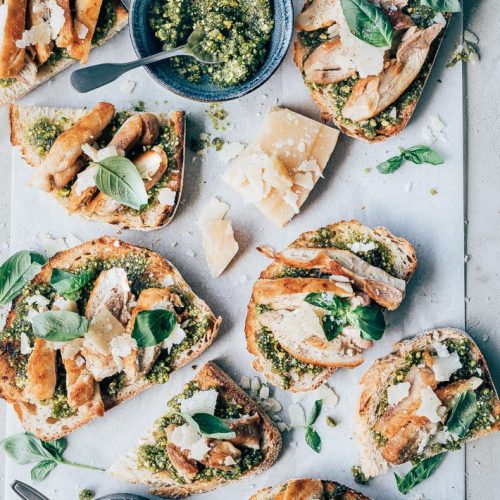 toast met pesto en kip