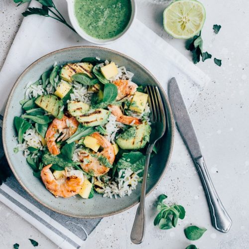 Salade met gegrilde avocado