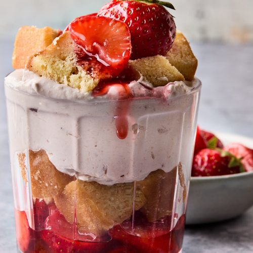 trifle met Aardbeien
