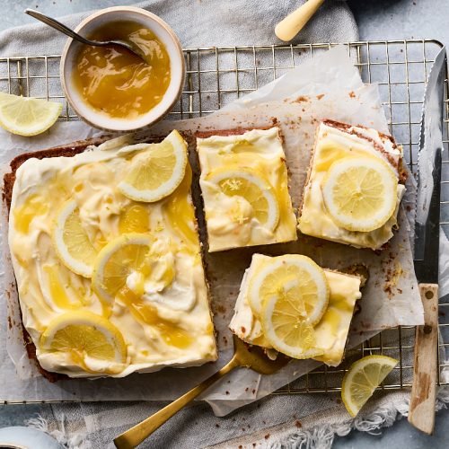 Lemon curd cake